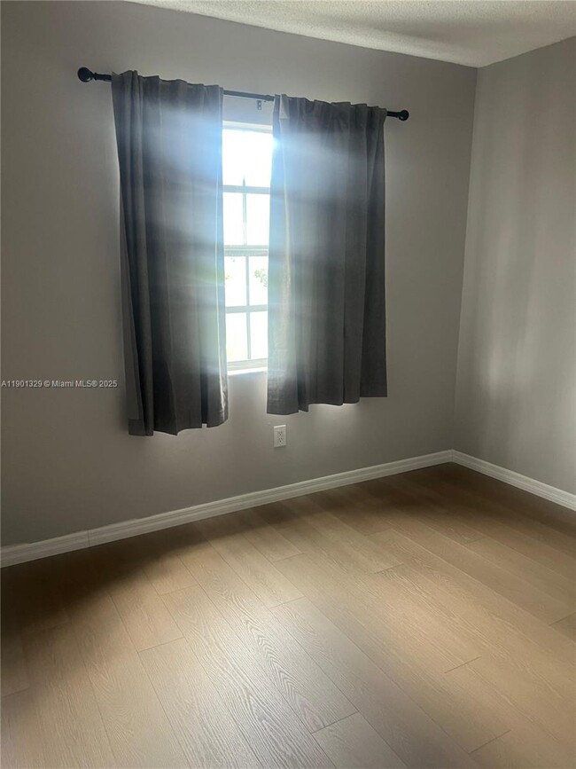 Building Photo - 438 NE 210th Cir Terrace