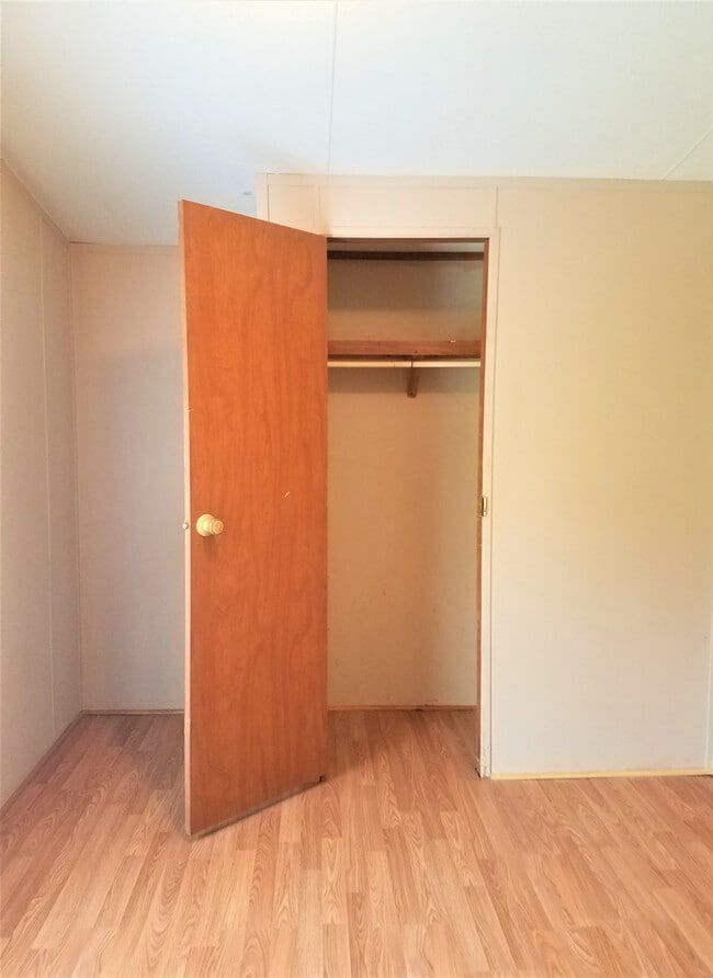 Building Photo - 1617 Nettle Knob Rd