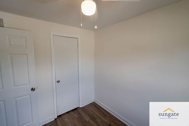 Building Photo - 5215 Wasena Ave