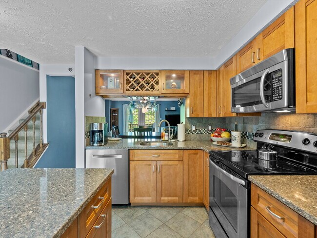 Building Photo - 1636 Fieldthorn Dr