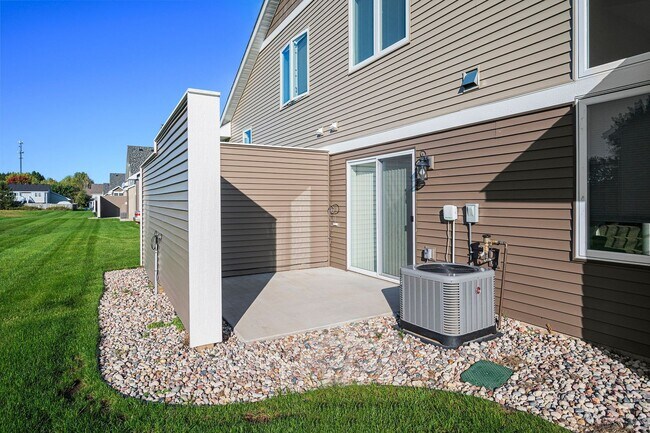 Building Photo - 521 Meadow Ln