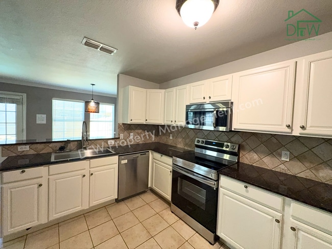 Building Photo - For Lease: Corner Townhome near DFW Airport - 3BR/2.5BA, Private Pool, Attached Garage, W/D Included