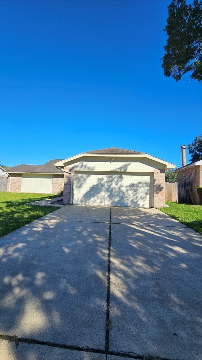 Building Photo - 543 Oakdale Dr