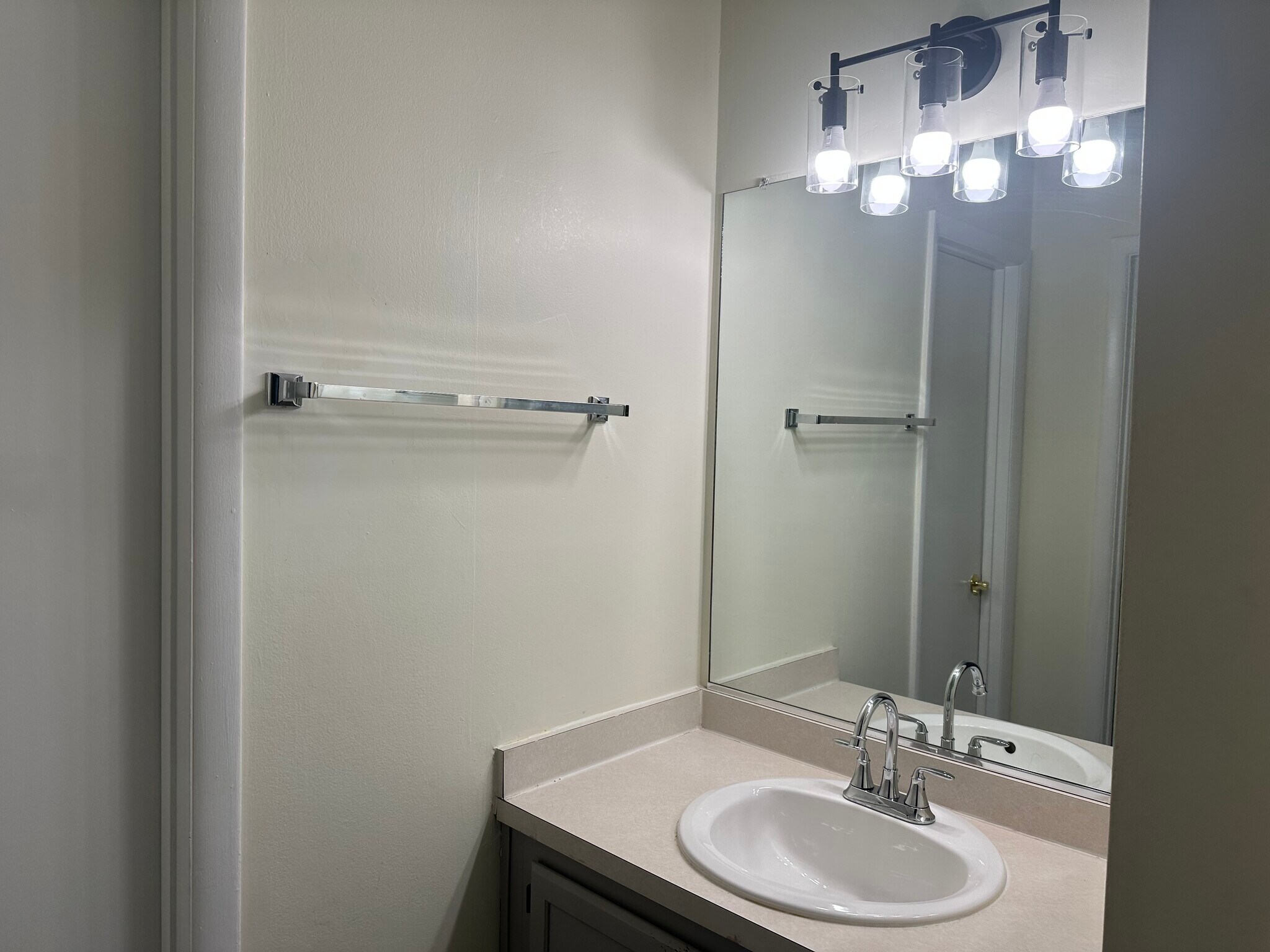 Building Photo - 8131 Needwood Rd