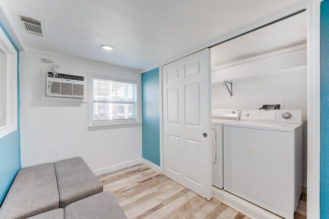 Building Photo - 4211 Surf Dr