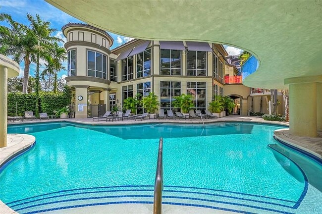 Building Photo - 2633 NE 14th Ave