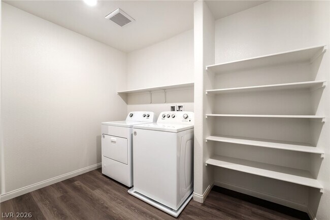 Building Photo - 3426 La Cura Ave