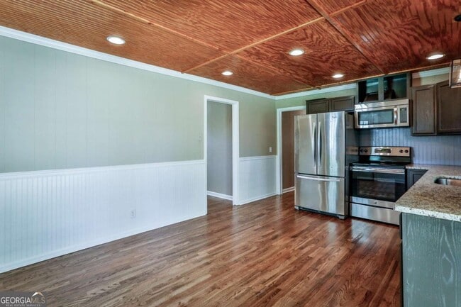 Building Photo - 680 North Ave