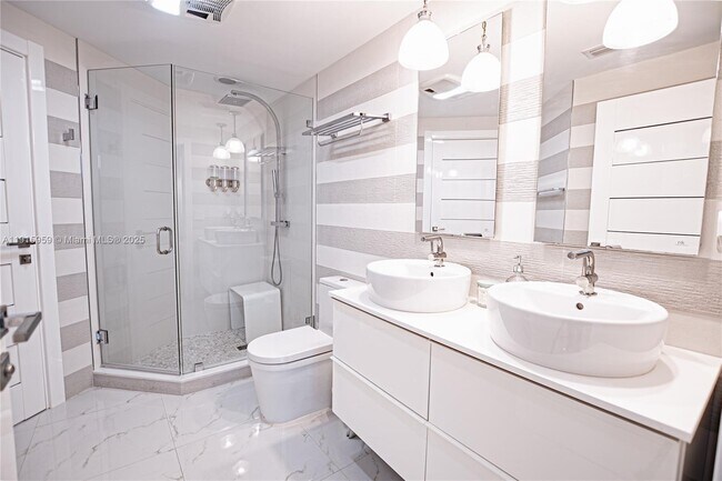 Building Photo - 500 Brickell Ave