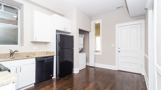 Building Photo - 2616 W Augusta Blvd