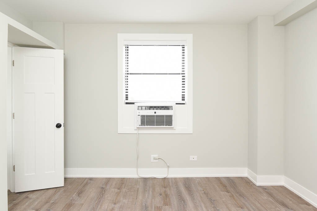 Building Photo - 510 W Belmont Ave