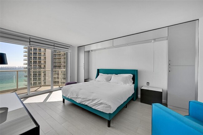 Building Photo - 16445 Collins Ave