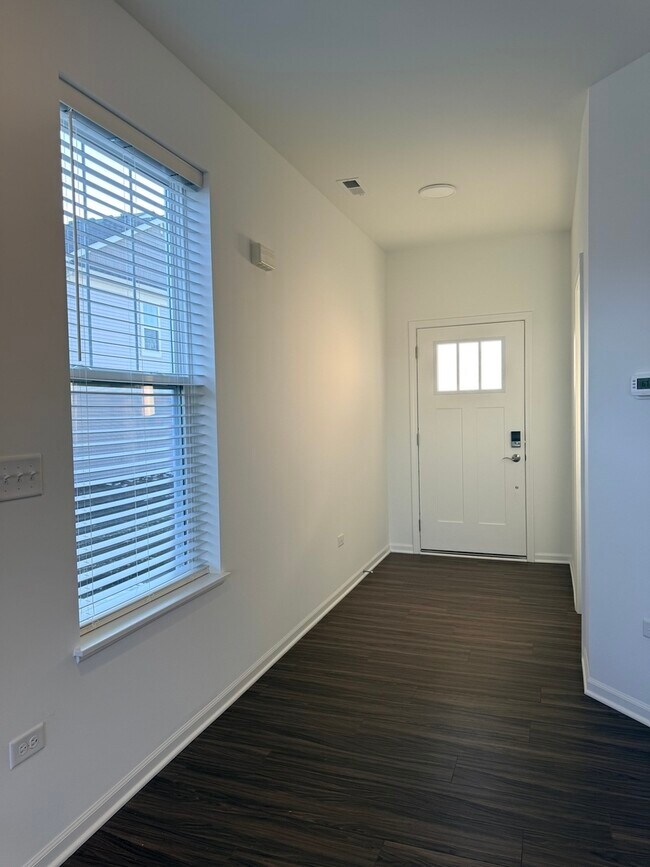 Building Photo - 15141 S Hepworth Pl