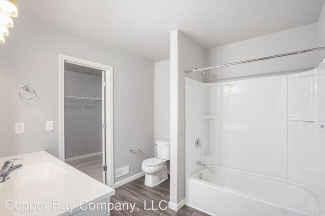 Building Photo - 4 br, 2 bath House - 5315 Eagle Glen Avenu...