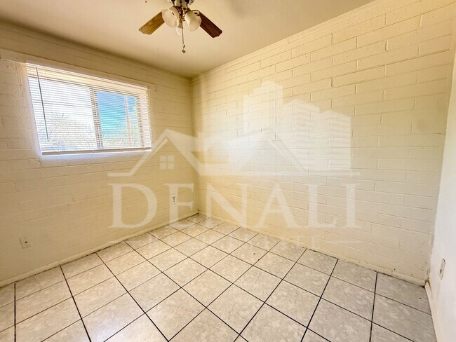 Building Photo - 2232 E Burgess Ln