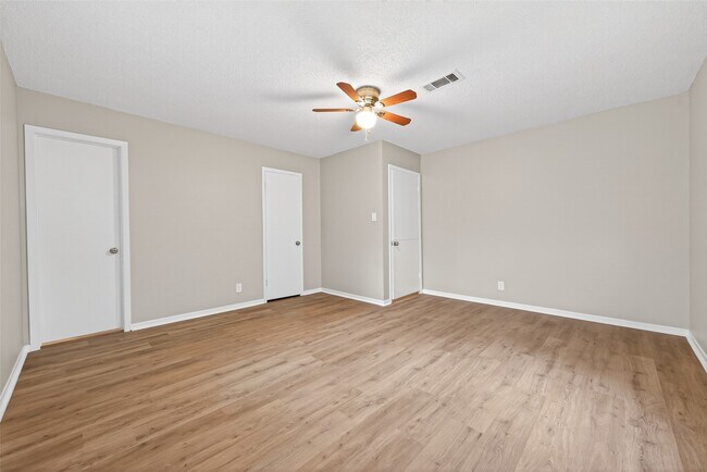 Building Photo - 315 Hollywood Dr