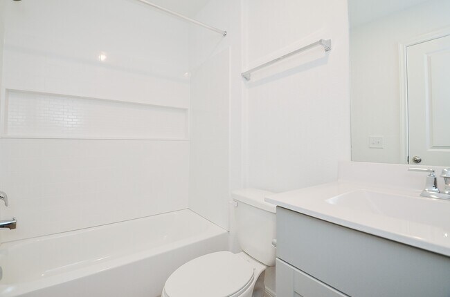 Building Photo - 1004 Laguna Cv Dr