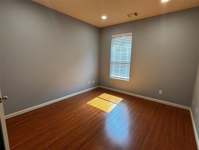 Building Photo - 2212 Buffalo Tundra Dr