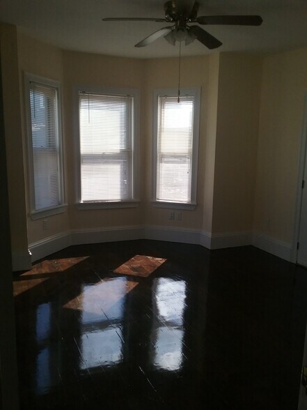 Building Photo - 85 Lynnfield St