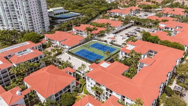 Building Photo - 3245 NE 184th St