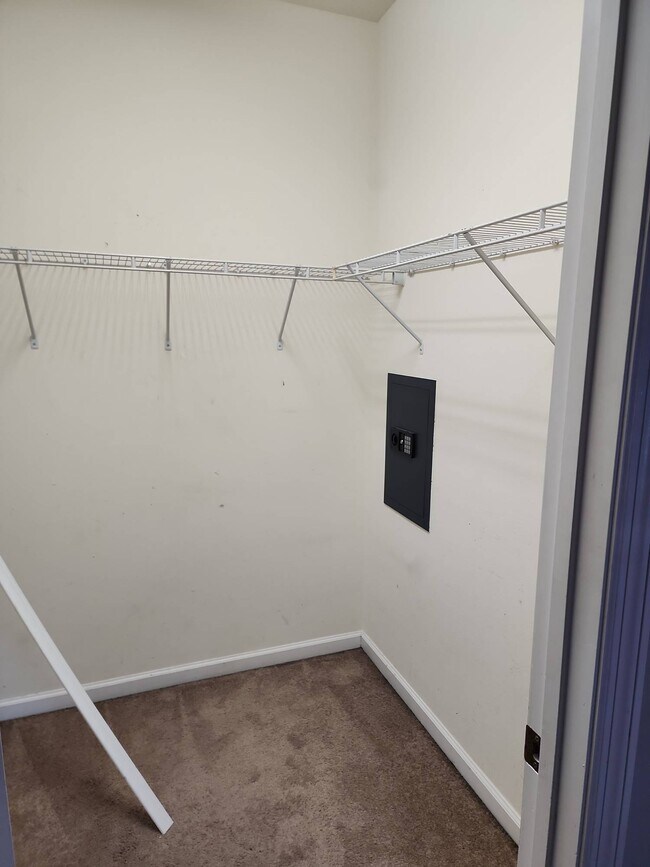 Building Photo - 2472 Lantana Ln