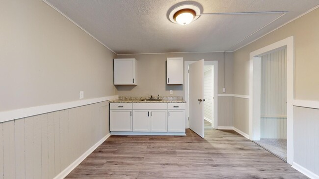 Building Photo - Cudell neighborhood. - 2 bedroom/1 bathroo...