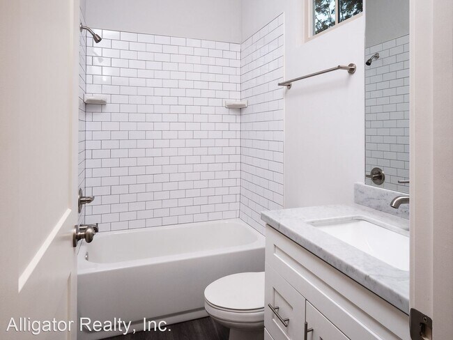 Building Photo - 4 br, 4 bath House - 608 SW 5th Terrace