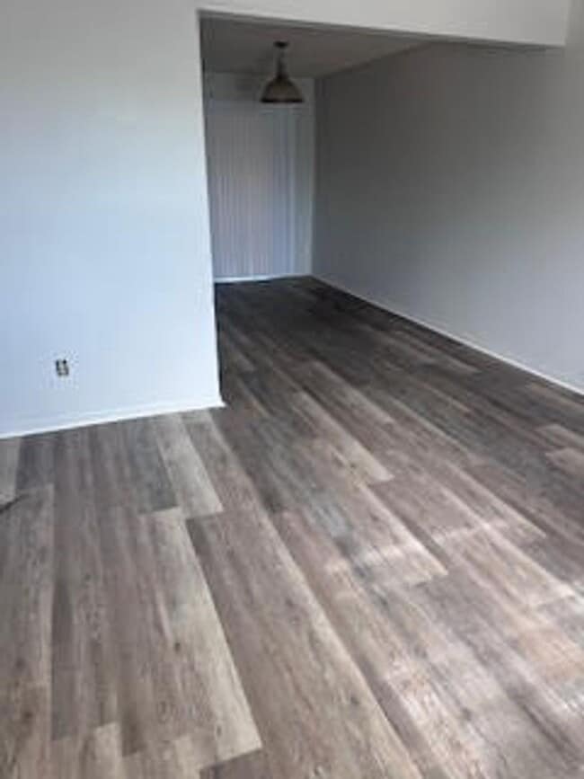 Building Photo - 1516 Kraft Ave