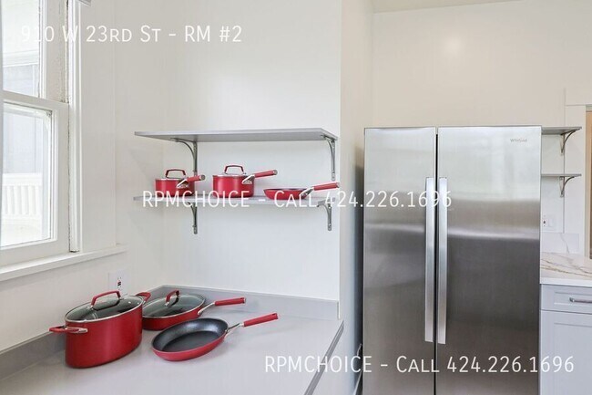 Building Photo - 910 W 23rd St