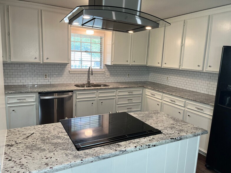 Building Photo - 405 Brenda Dr