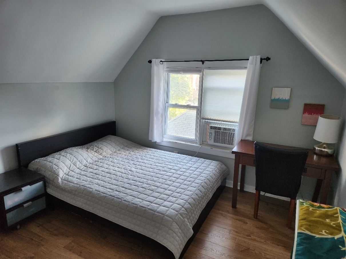 Building Photo - 316 S Grove Ave