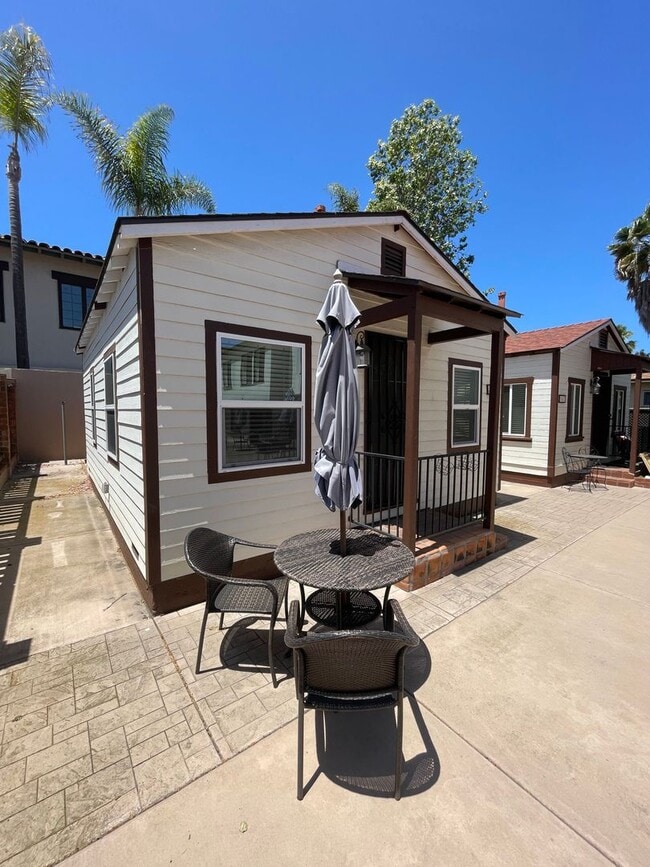 Building Photo - **$1000 off first month's rent – Don't Miss Out! Charming Old Town Casita – 1 Bed / 1 Bath**