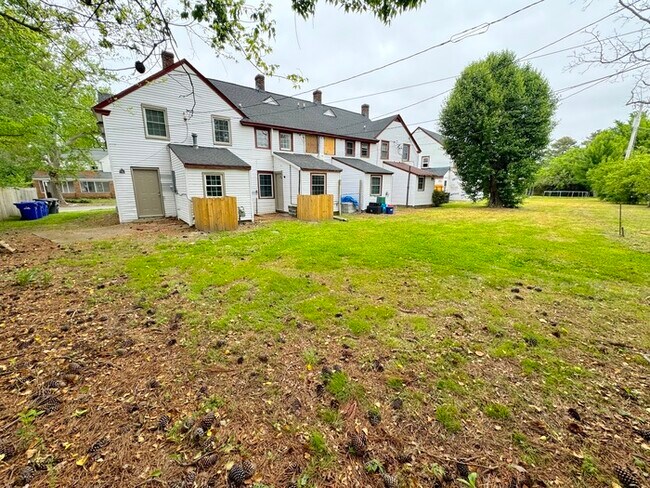 Building Photo - COME MEET YOUR NEW HOME! 2 BEDROOM APARTMENT IN PORTSMOUTH FOR RENT