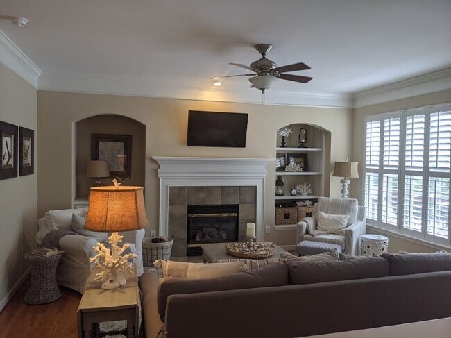 Building Photo - Birkdale Village with Fenced Yard-Huntersv...