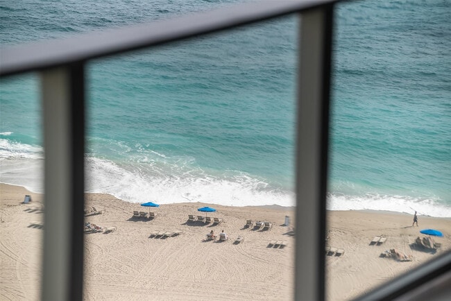 Building Photo - 3100 N Ocean Dr