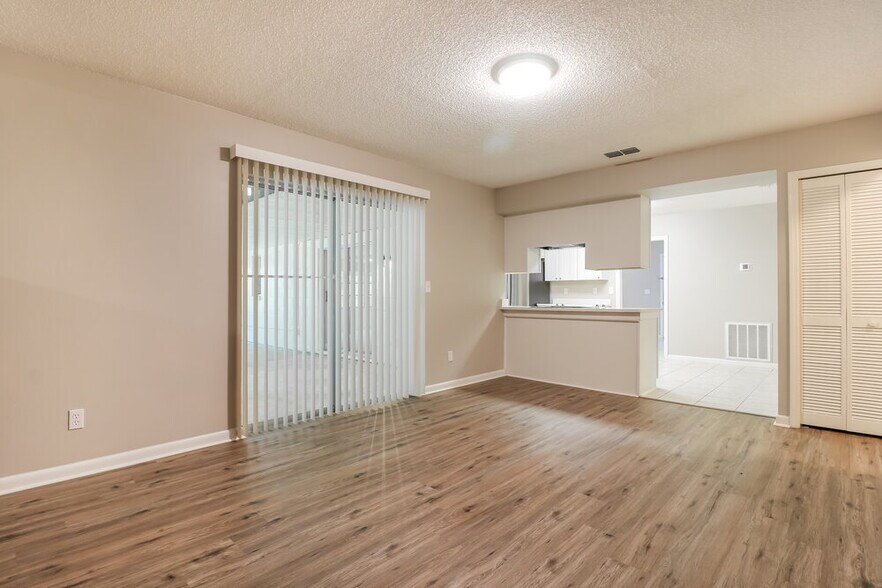 Building Photo - 17507 Cranbrook Dr