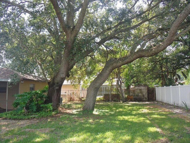 Building Photo - 4310 Cove Dr