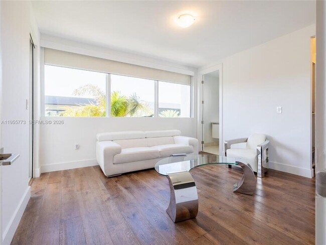 Building Photo - 7451 NW 103rd Ct