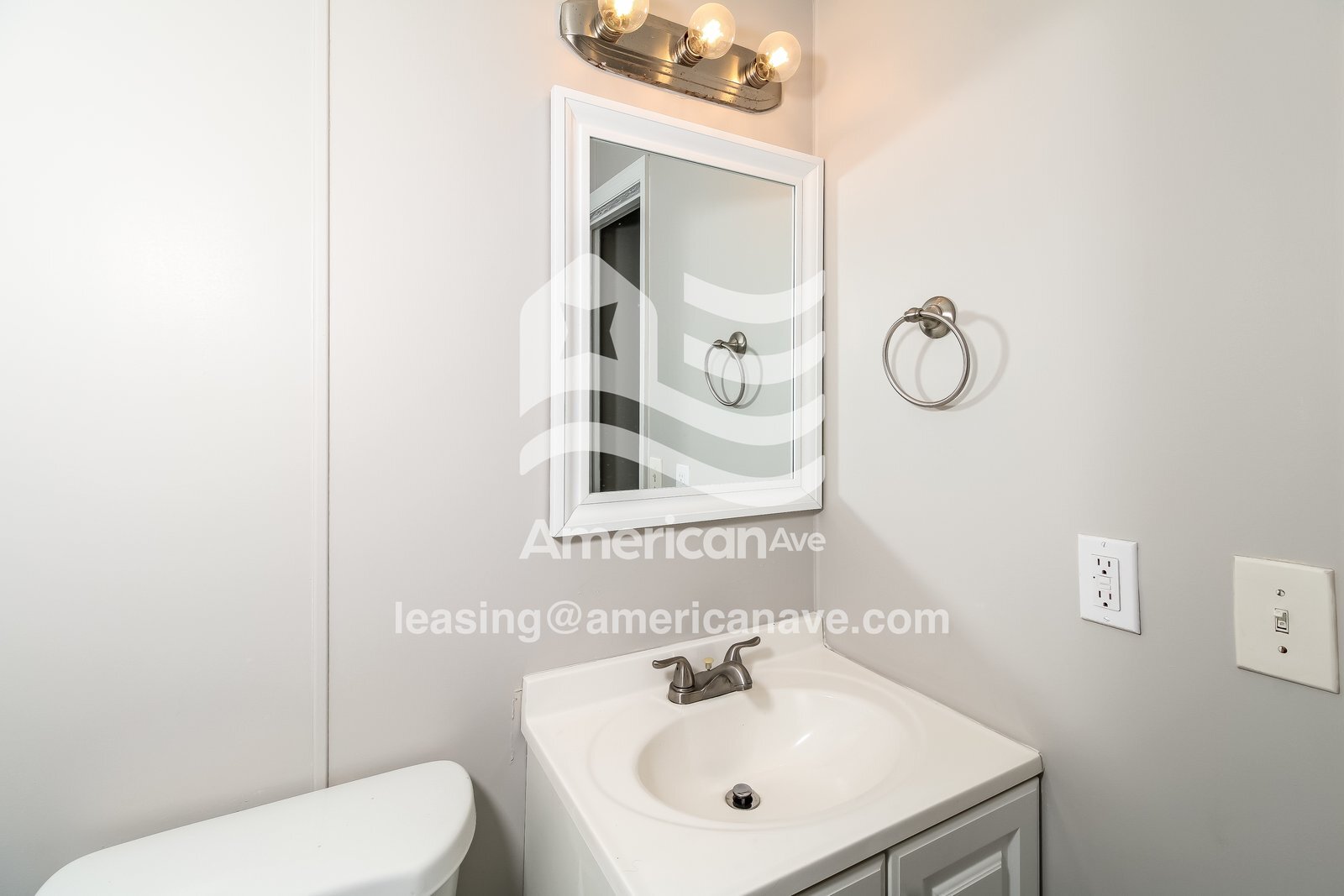 Building Photo - 10 Burdock Cir