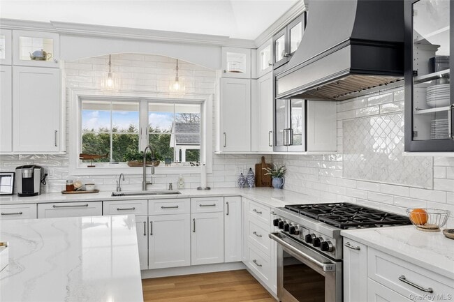 Building Photo - 47 Old Riverhead Rd