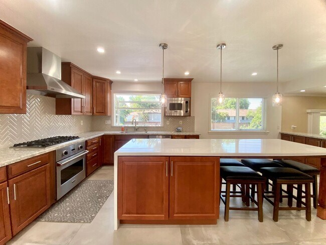 Building Photo - Spacious 4-Bedroom Irvington Home with Mod...