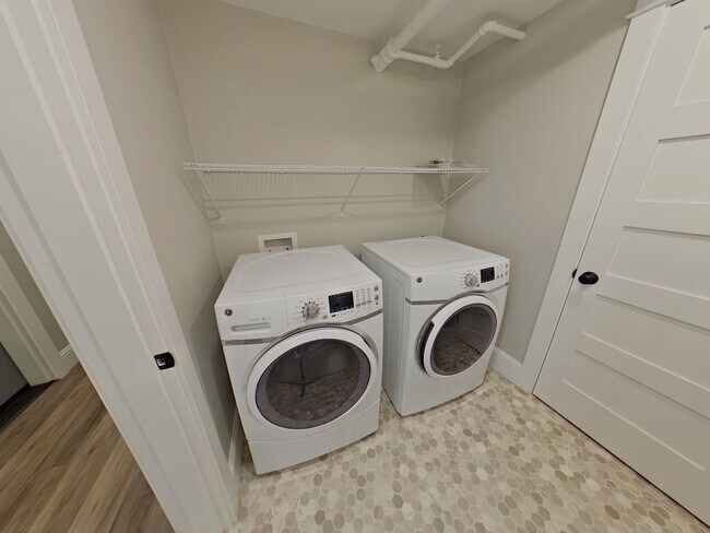 Building Photo - 1236 Mill St