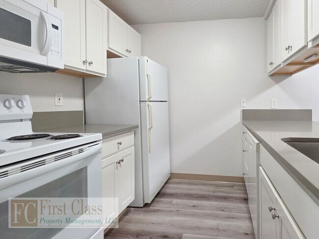 Building Photo - 3648 SW Beaverton Hillsdale Hwy