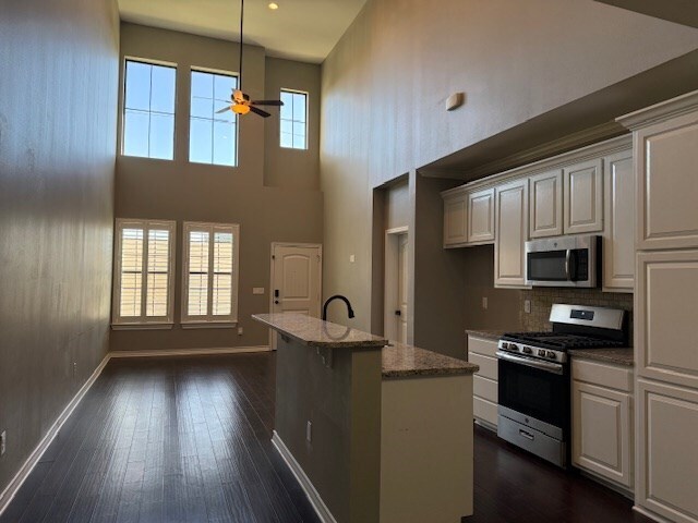 Building Photo - 3001 Pointer Ln