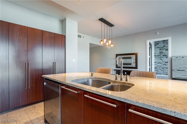 Building Photo - 4471 Dean Martin Dr