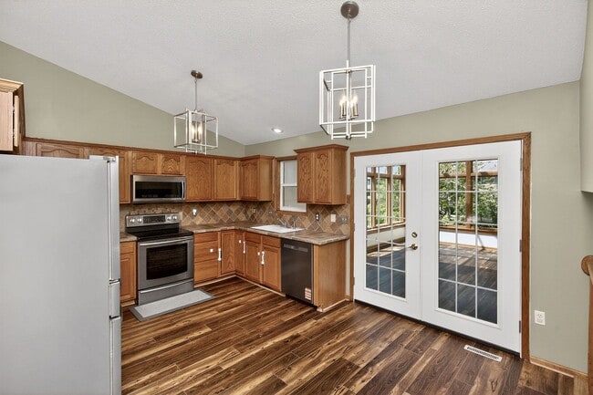 Building Photo - BEAUTIFUL 4-SEASONS ROOM!! 4 Bedroom, 3 Bathroom Home in Waukee!