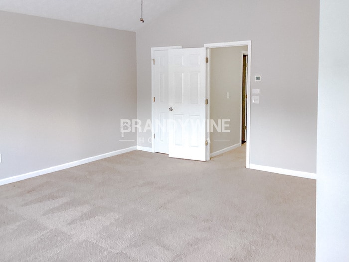 Building Photo - 687 Lakes Cir