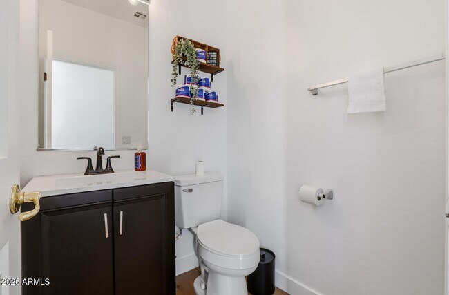 Building Photo - 220 W Beechnut Pl