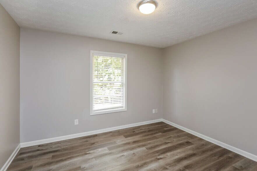 Building Photo - 1292 Poison Oak Ct SE