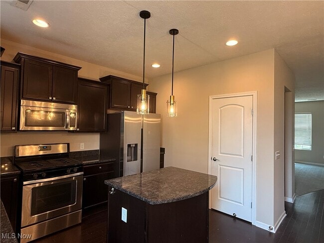 Building Photo - 6140 N Pointe Dr